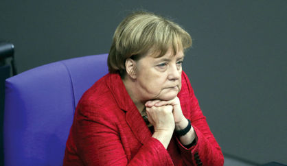 گروکشی سیاسی از مرکل
